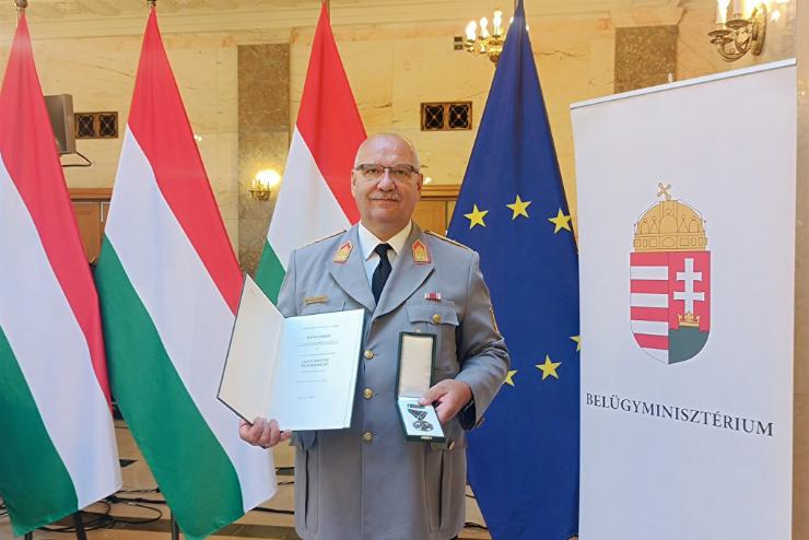 A Magyar Ezüst Érdemkereszt kitüntetést vehette át a Vas Vármegyei Tűzoltó Szövetség elnöke